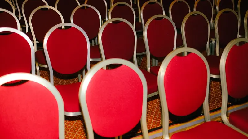 Networking Tips for Introverts at Industry Conferences
